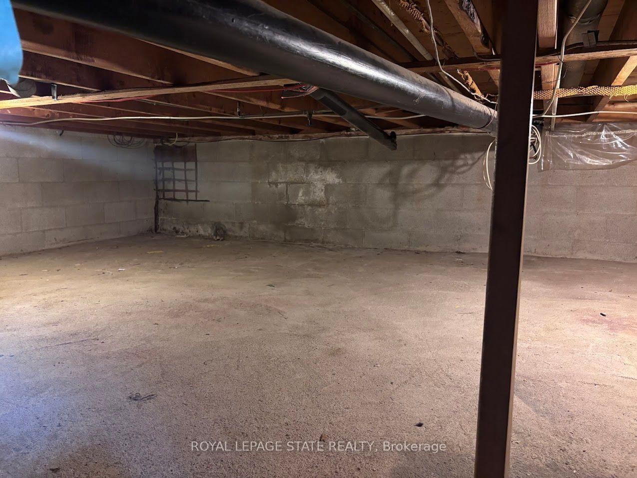 304-5 Viking Court, Grimsby, ON - Indoor Photo Showing Basement