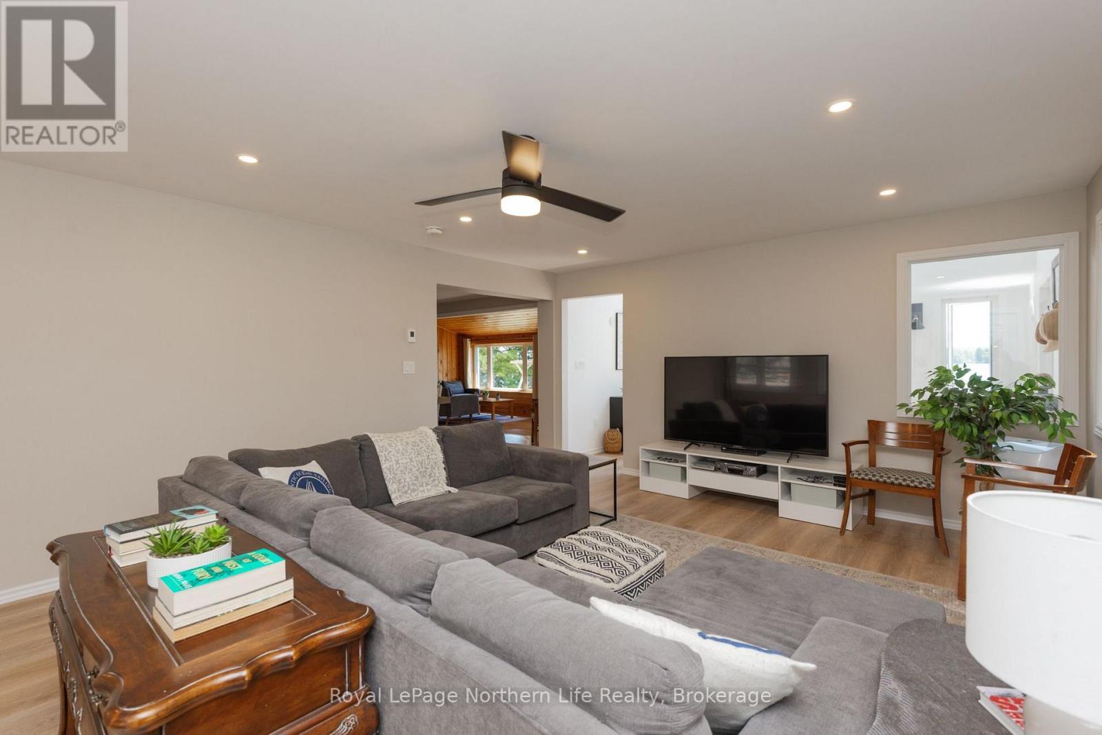 159 Morgan Road, East Ferris, ON - Indoor Photo Showing Living Room