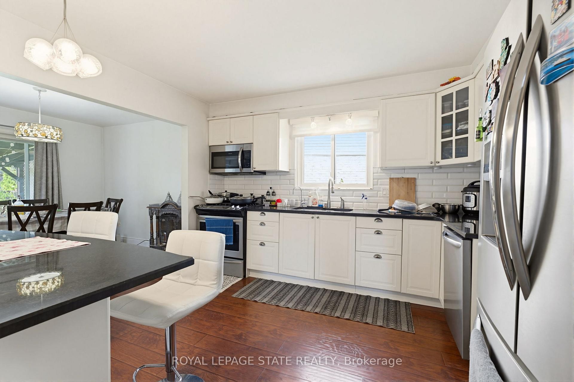 459 Dicenzo Drive, Hamilton, ON - Indoor Photo Showing Kitchen