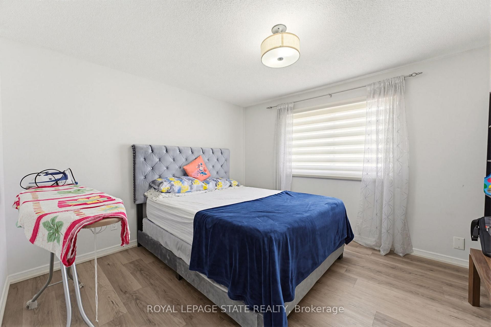 459 Dicenzo Drive, Hamilton, ON - Indoor Photo Showing Bedroom