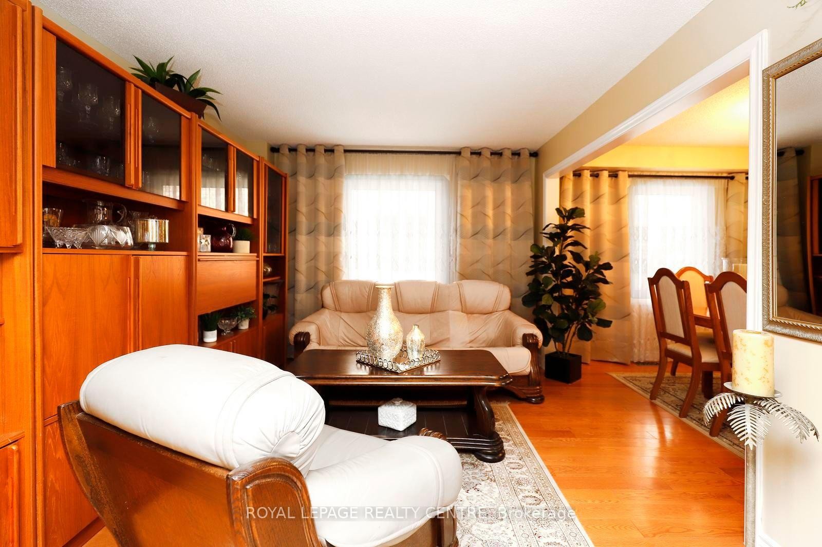 690 Ashprior Avenue, Mississauga, ON - Indoor