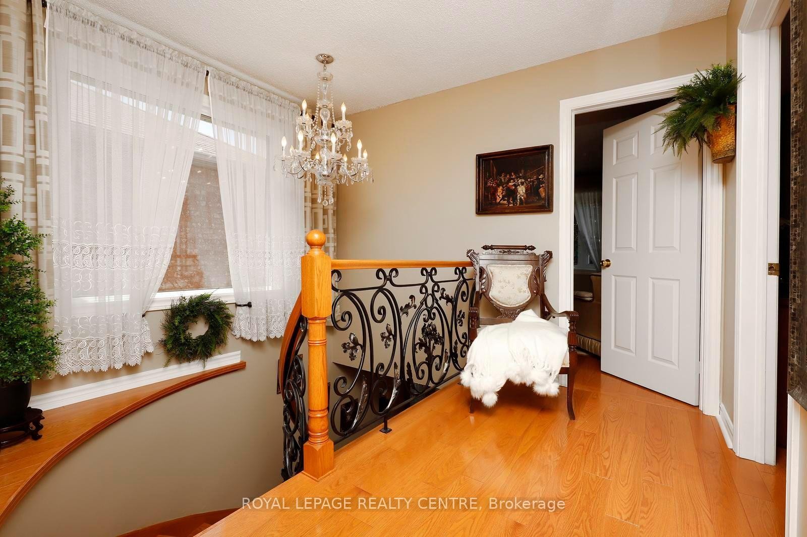 690 Ashprior Avenue, Mississauga, ON - Indoor Photo Showing Other Room