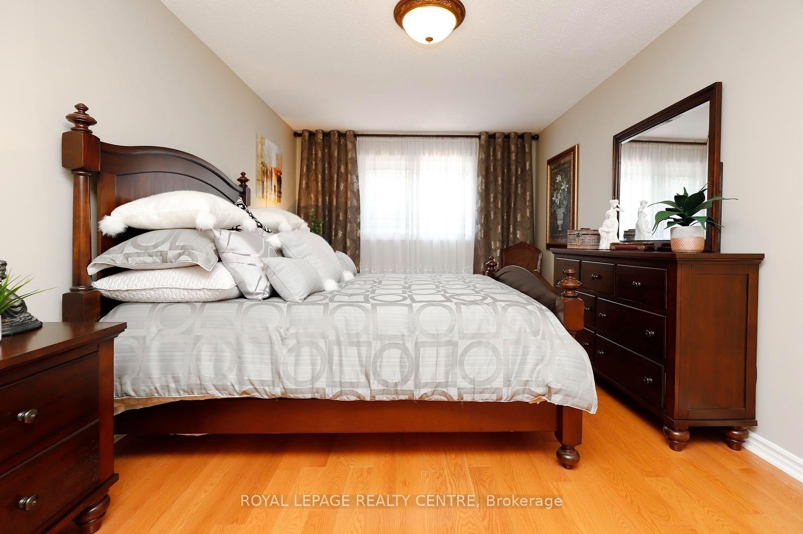 690 Ashprior Avenue, Mississauga, ON - Indoor Photo Showing Bedroom