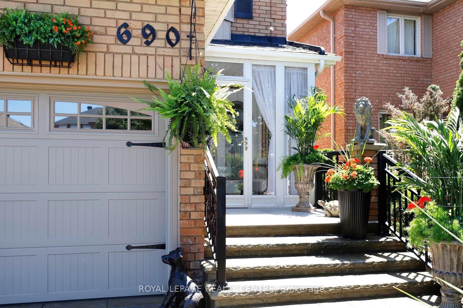 690 Ashprior Avenue, Mississauga, ON - Outdoor With Exterior