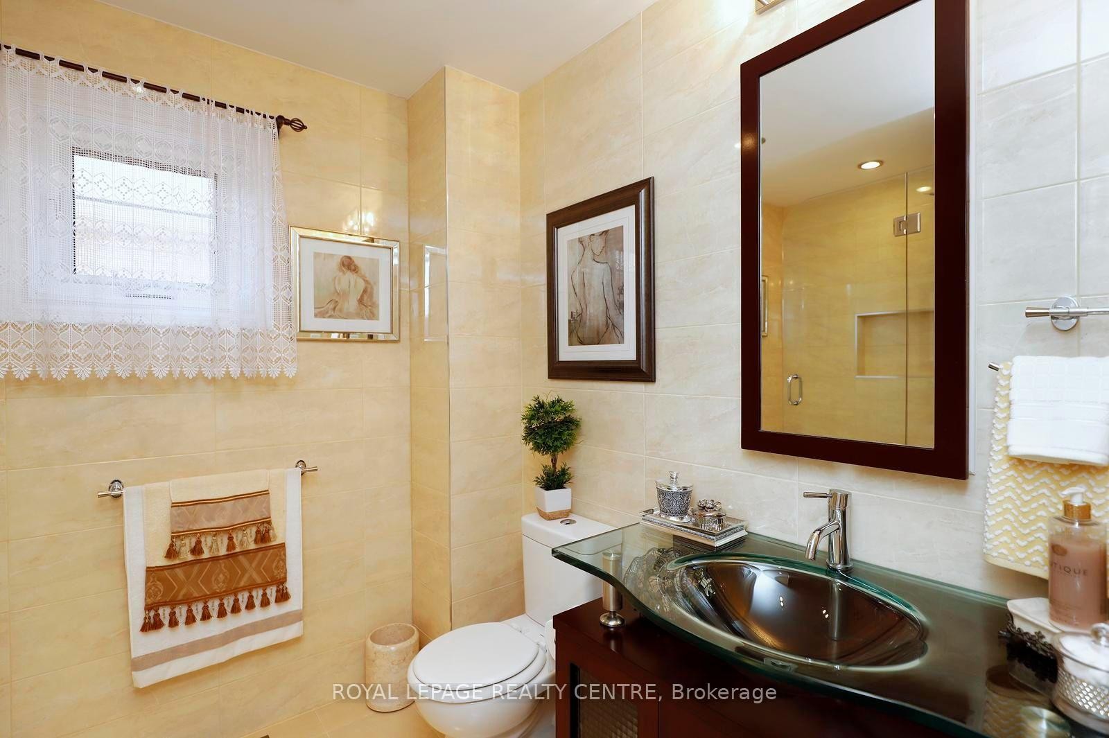 690 Ashprior Avenue, Mississauga, ON - Indoor Photo Showing Bathroom
