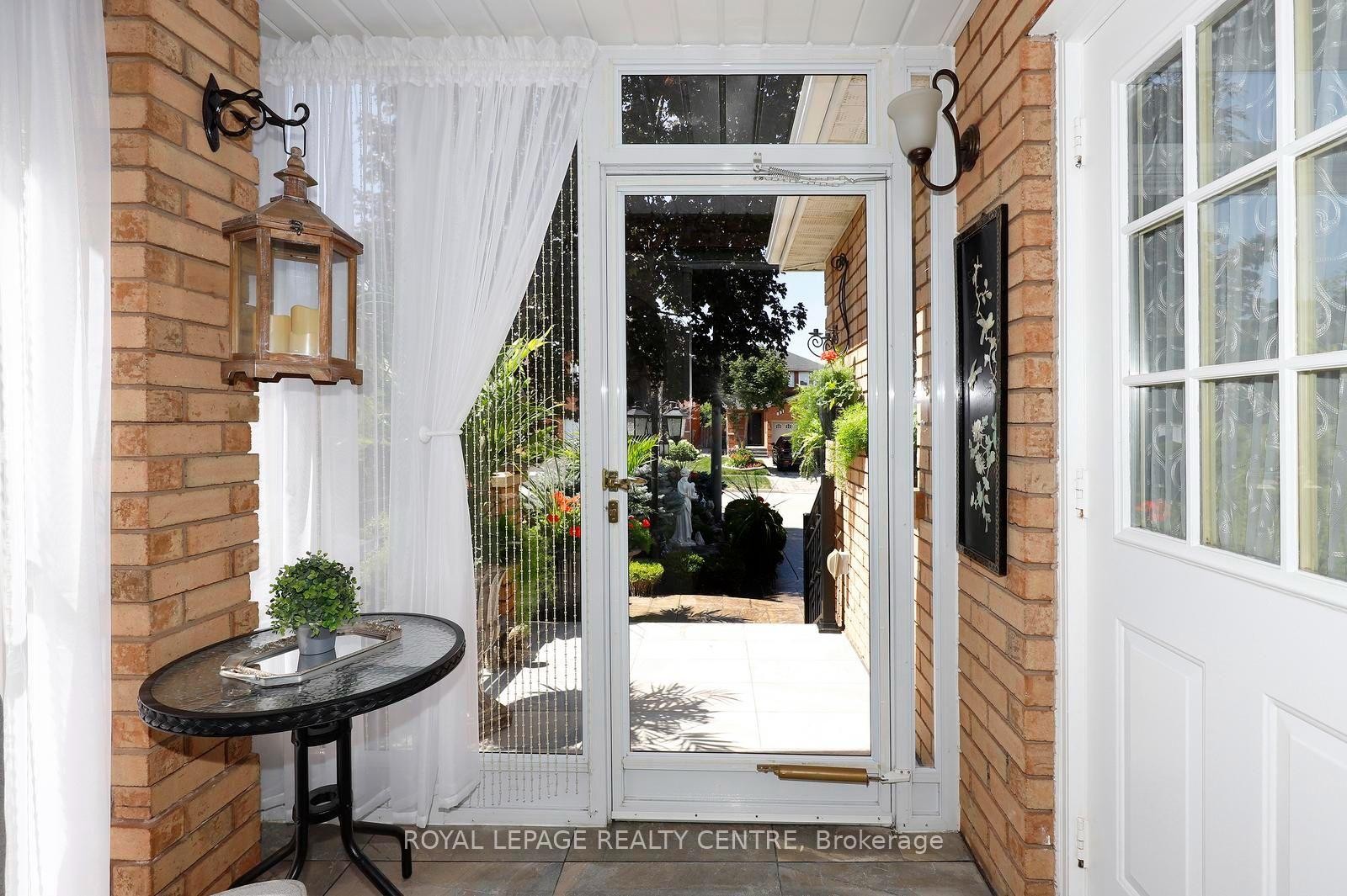 690 Ashprior Avenue, Mississauga, ON - Outdoor With Exterior