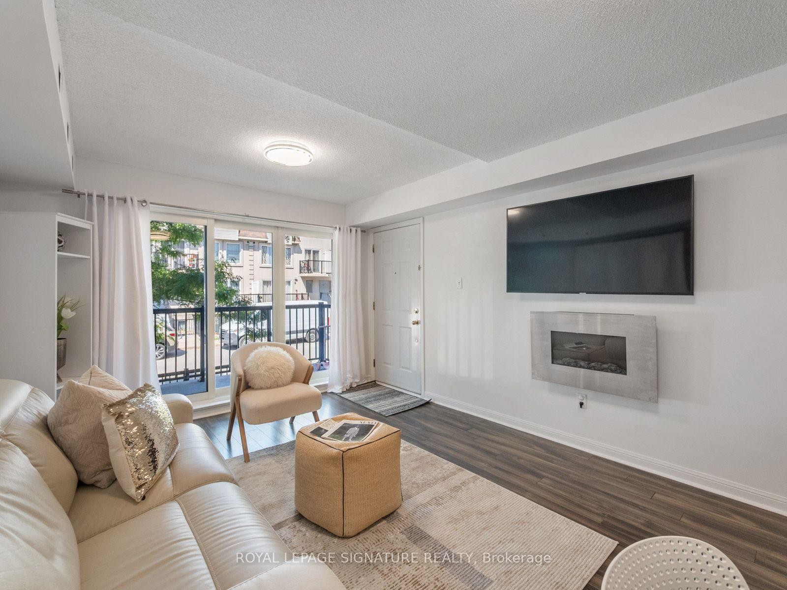 2067-65 George Appleton Way, Toronto, ON - Indoor Photo Showing Living Room