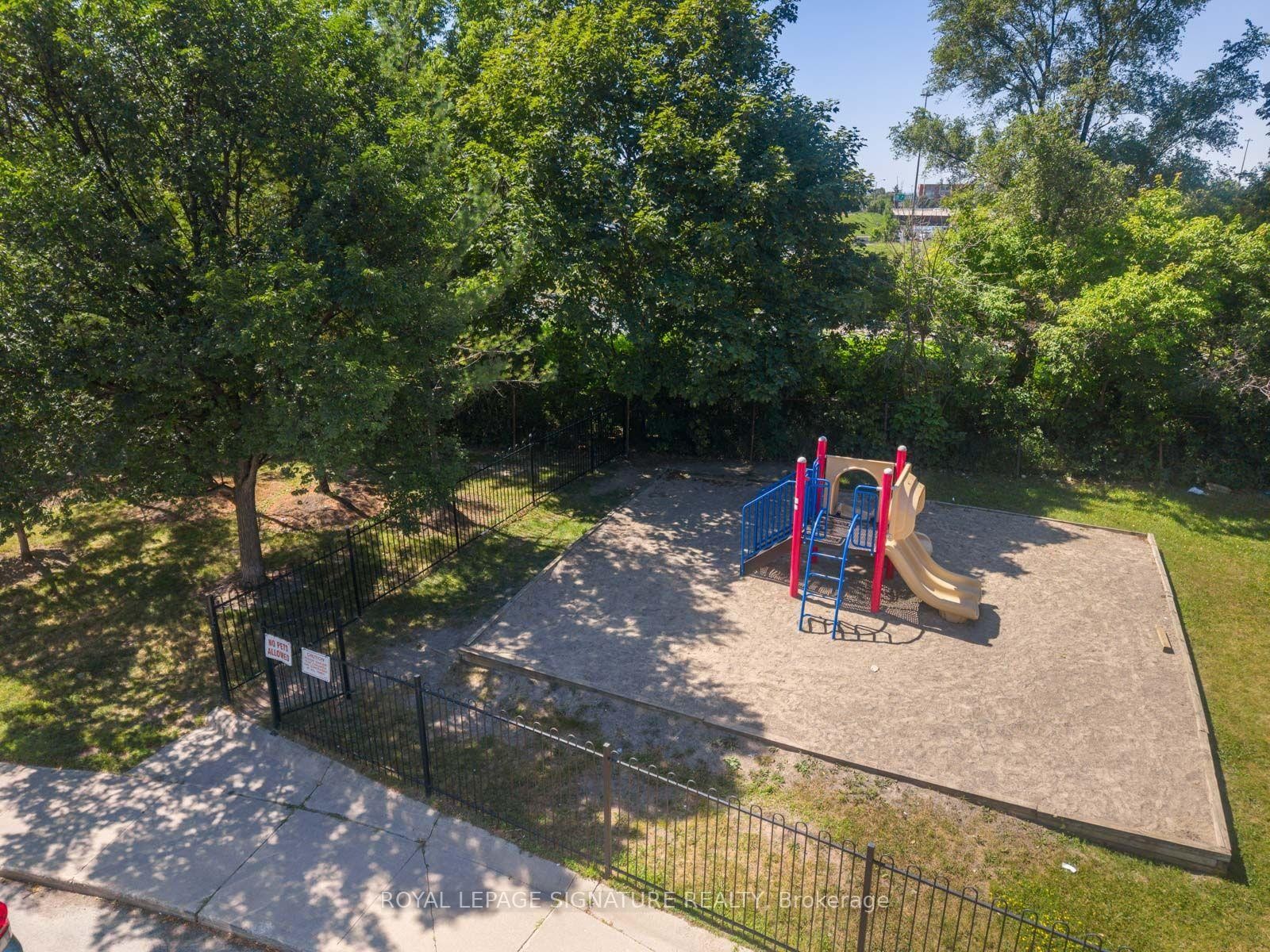 2067-65 George Appleton Way, Toronto, ON - Outdoor