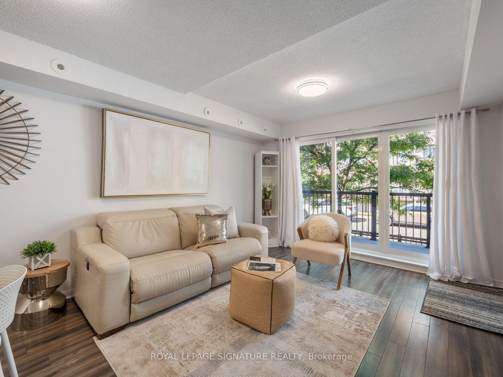 2067-65 George Appleton Way, Toronto, ON - Indoor Photo Showing Living Room