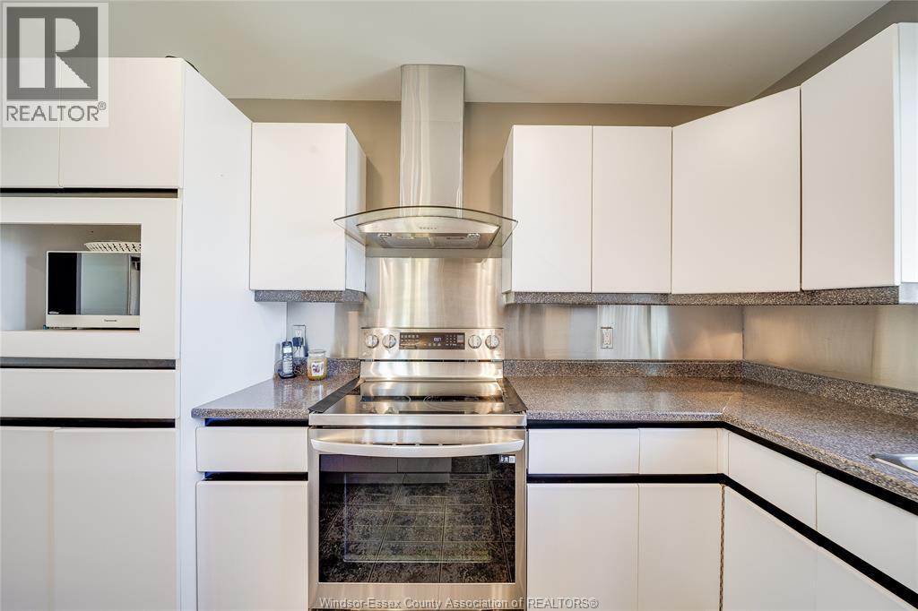 3857 Socrates Court, Windsor, ON - Indoor Photo Showing Kitchen