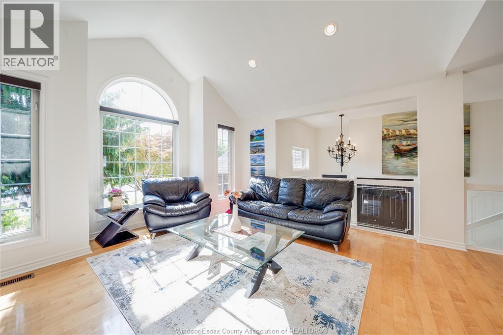 3857 Socrates Court, Windsor, ON - Indoor Photo Showing Living Room