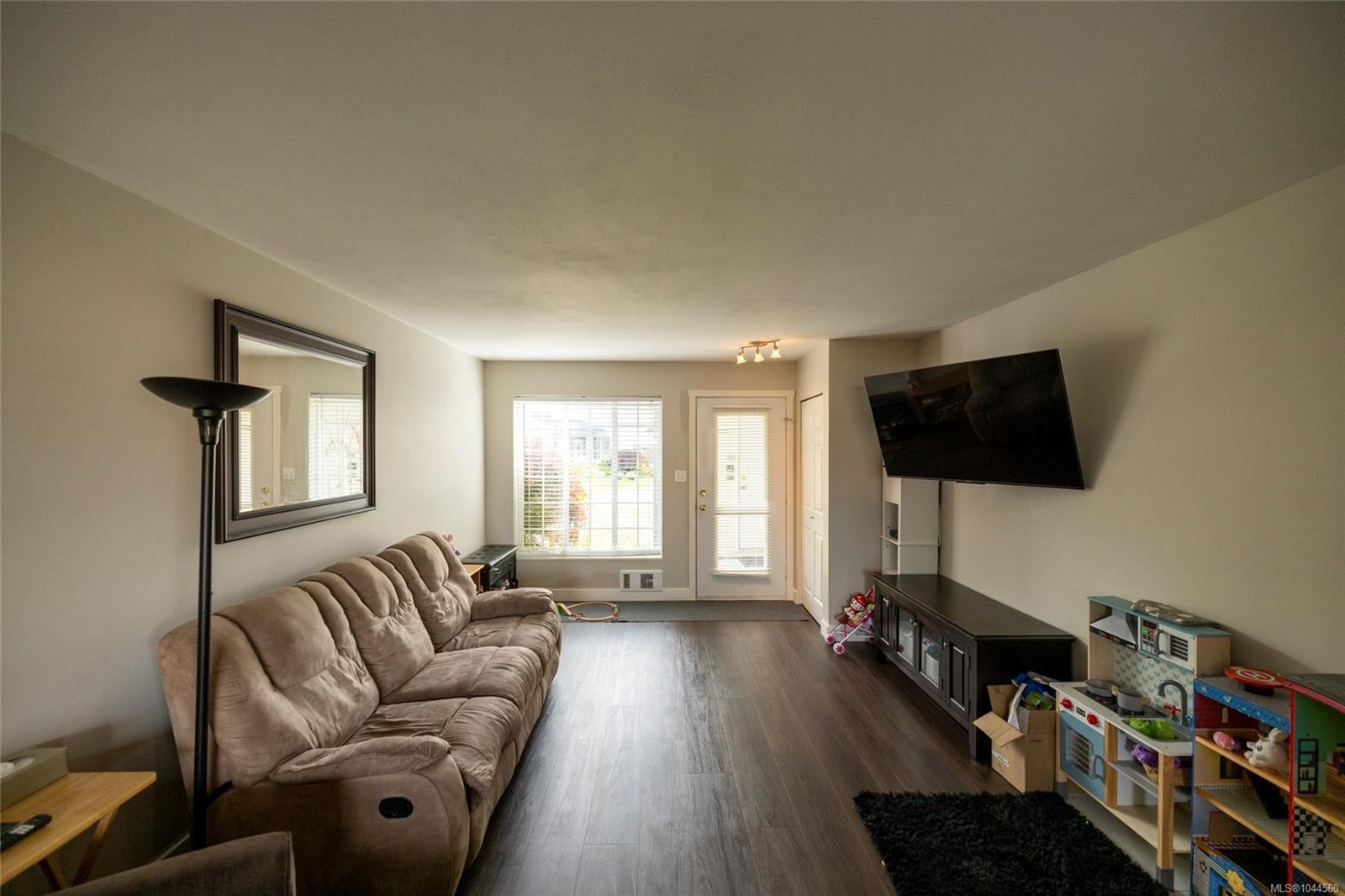 #1-2553 Kingcome Pl, Port Mcneill, BC - Indoor Photo Showing Living Room