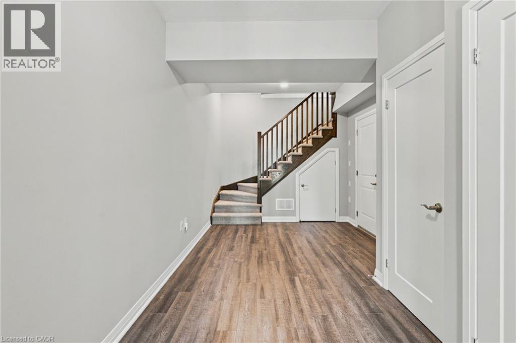 13 Aqua Lane, Hamilton, ON - Indoor Photo Showing Other Room