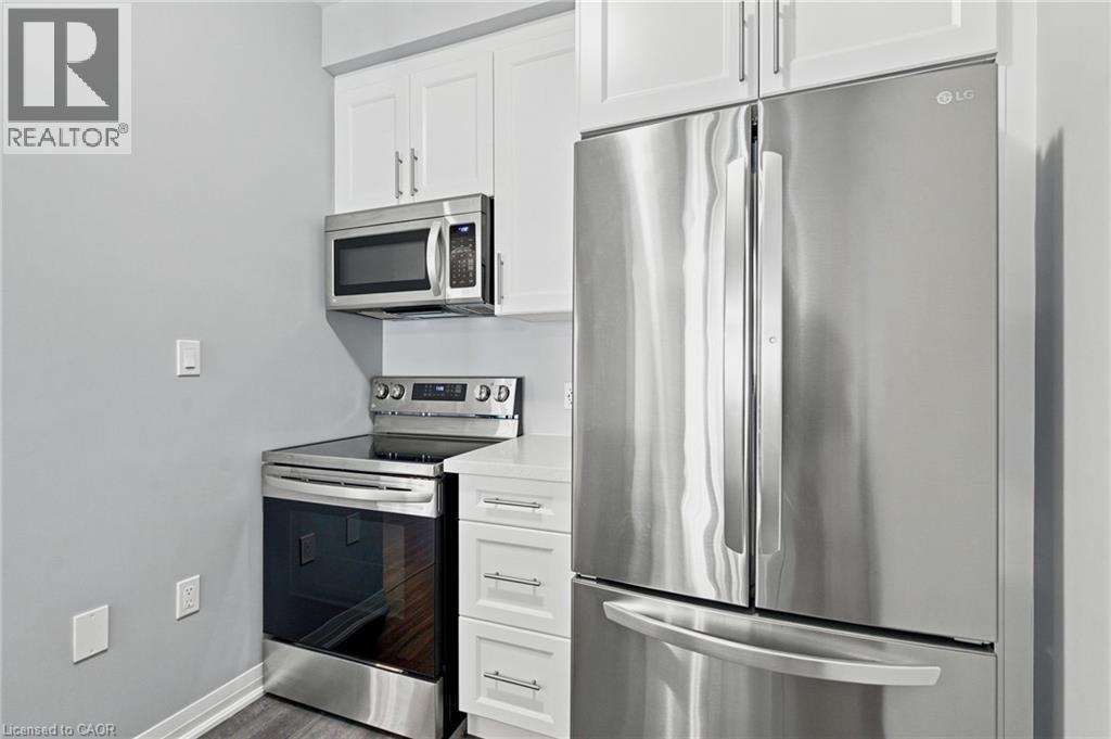13 Aqua Lane, Hamilton, ON - Indoor Photo Showing Kitchen With Stainless Steel Kitchen