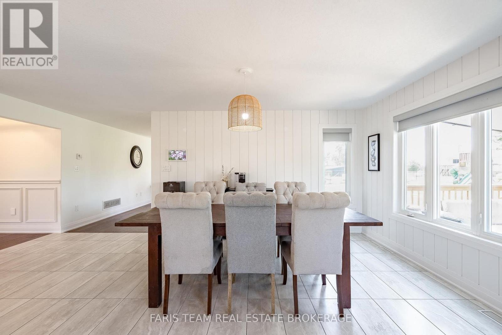 4 Cheslock Crescent, Oro-Medonte, ON - Indoor Photo Showing Dining Room