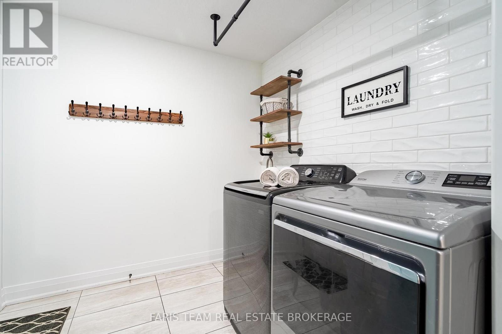 4 Cheslock Crescent, Oro-Medonte, ON - Indoor Photo Showing Laundry Room