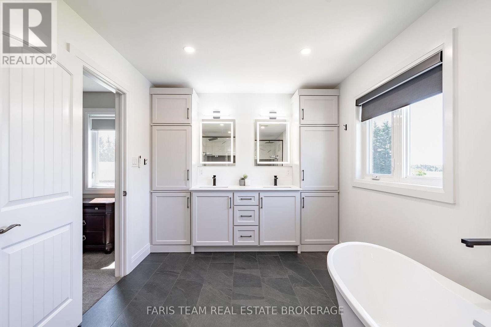 4 Cheslock Crescent, Oro-Medonte, ON - Indoor Photo Showing Bathroom