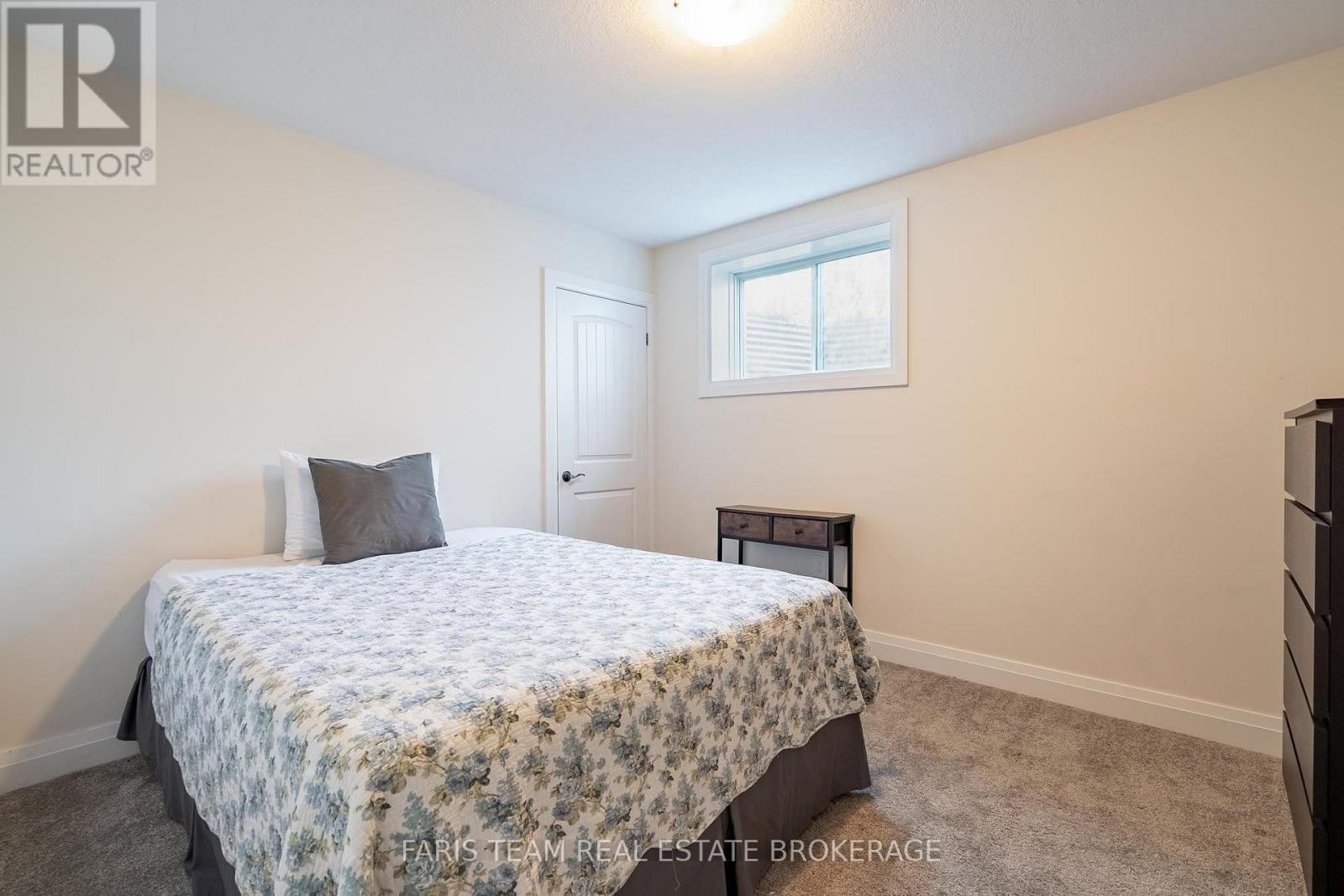 4 Cheslock Crescent, Oro-Medonte, ON - Indoor Photo Showing Bedroom