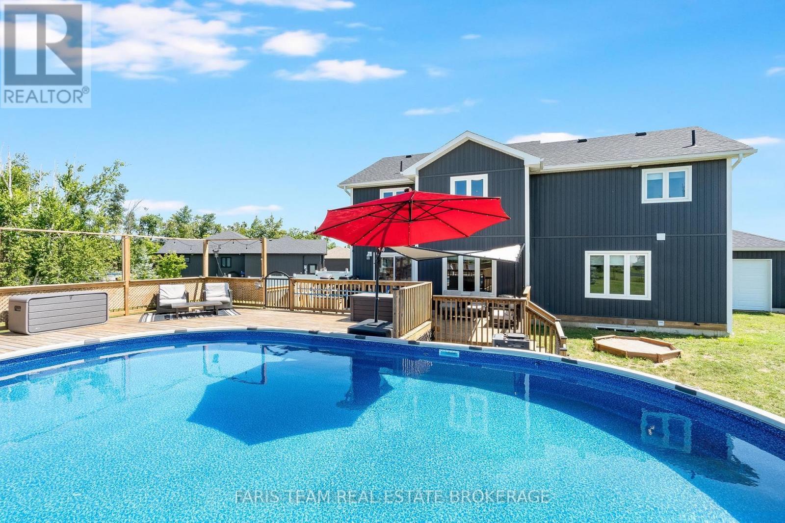 4 Cheslock Crescent, Oro-Medonte, ON - Outdoor With Above Ground Pool With Backyard