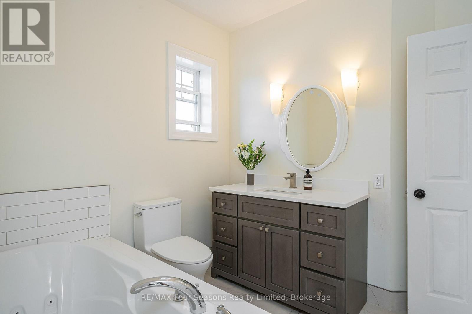 36 Saint Marie Street, Collingwood, ON - Indoor Photo Showing Bathroom