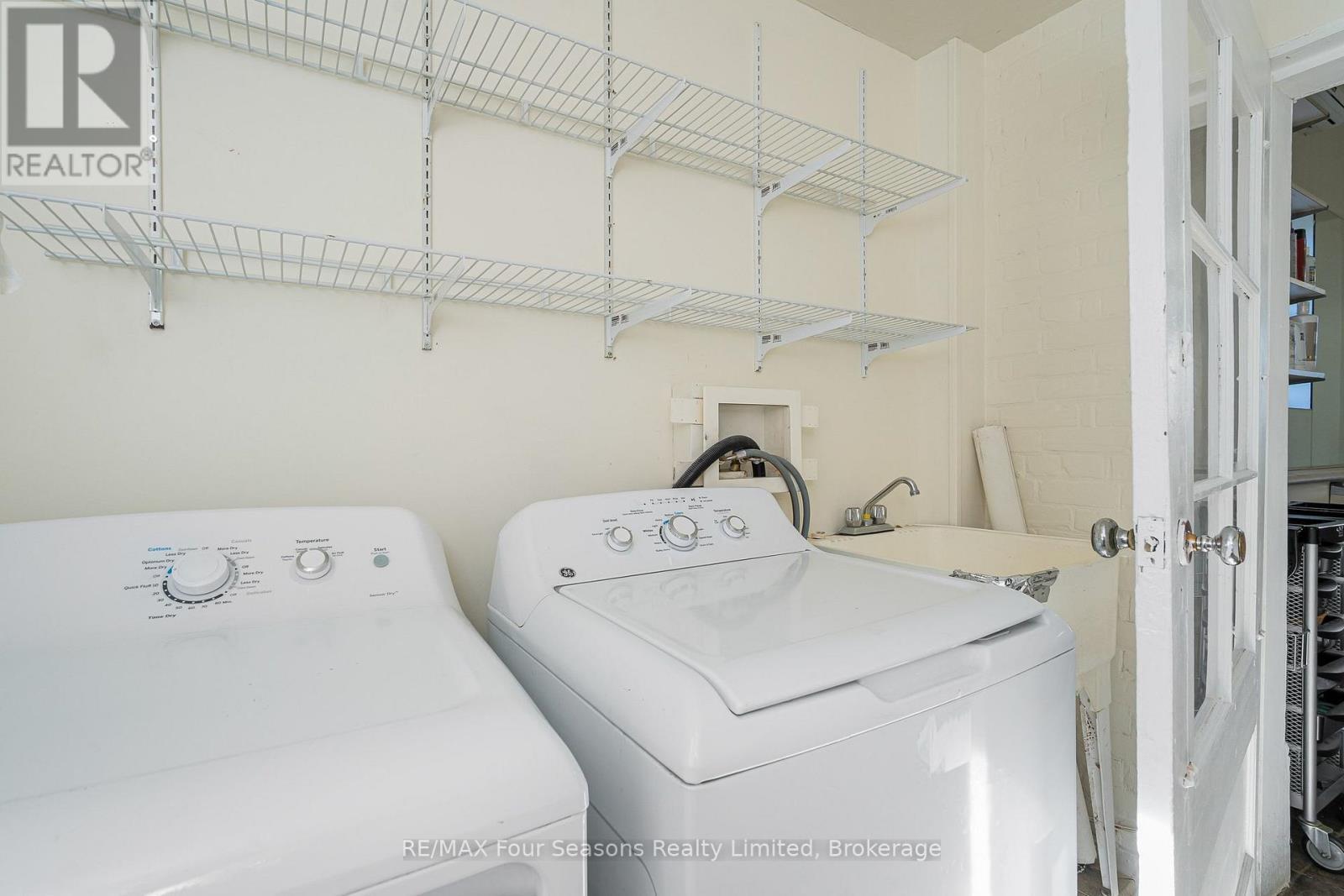 36 Saint Marie Street, Collingwood, ON - Indoor Photo Showing Laundry Room