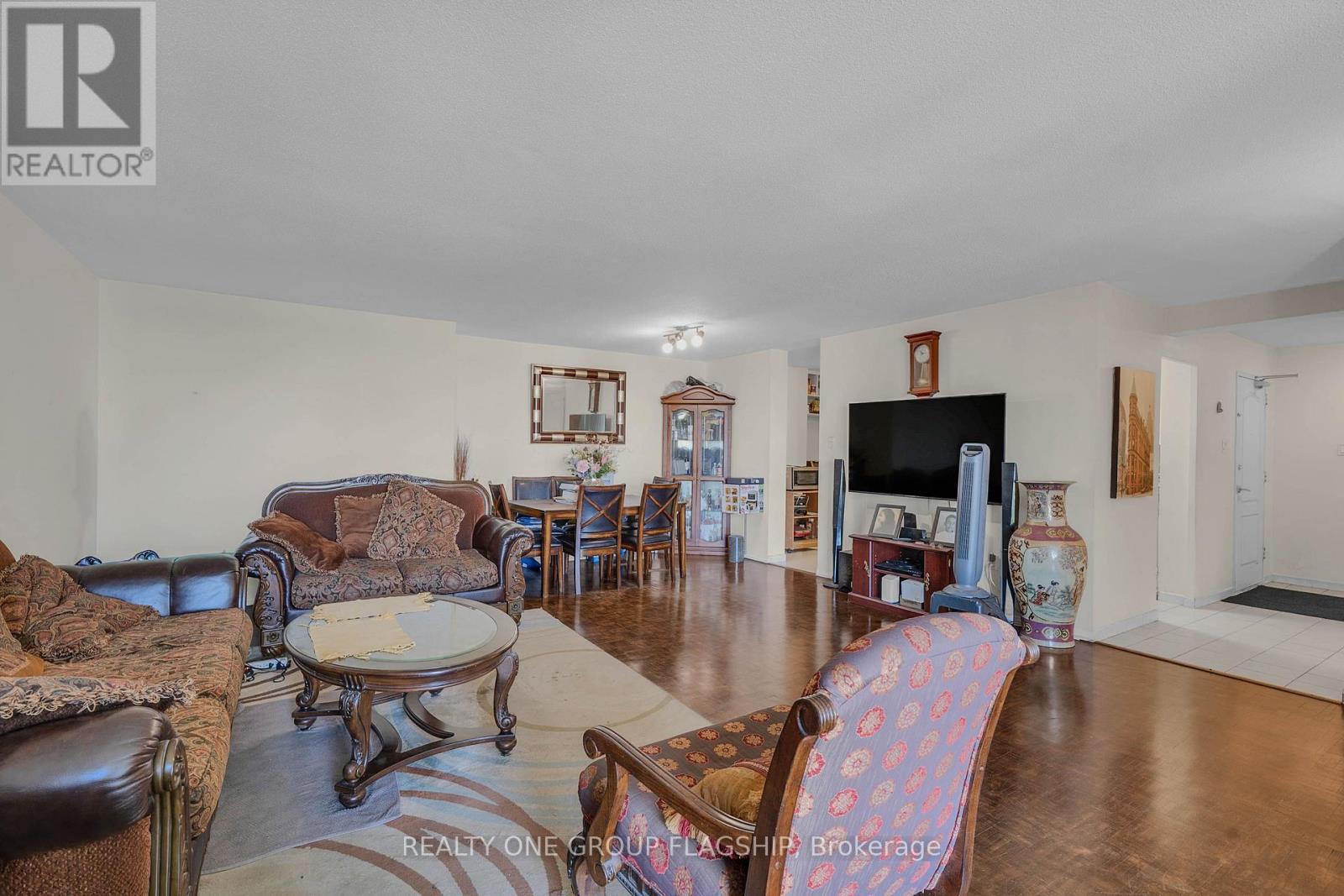 1401 - 61 Richview Road, Toronto, ON - Indoor Photo Showing Living Room
