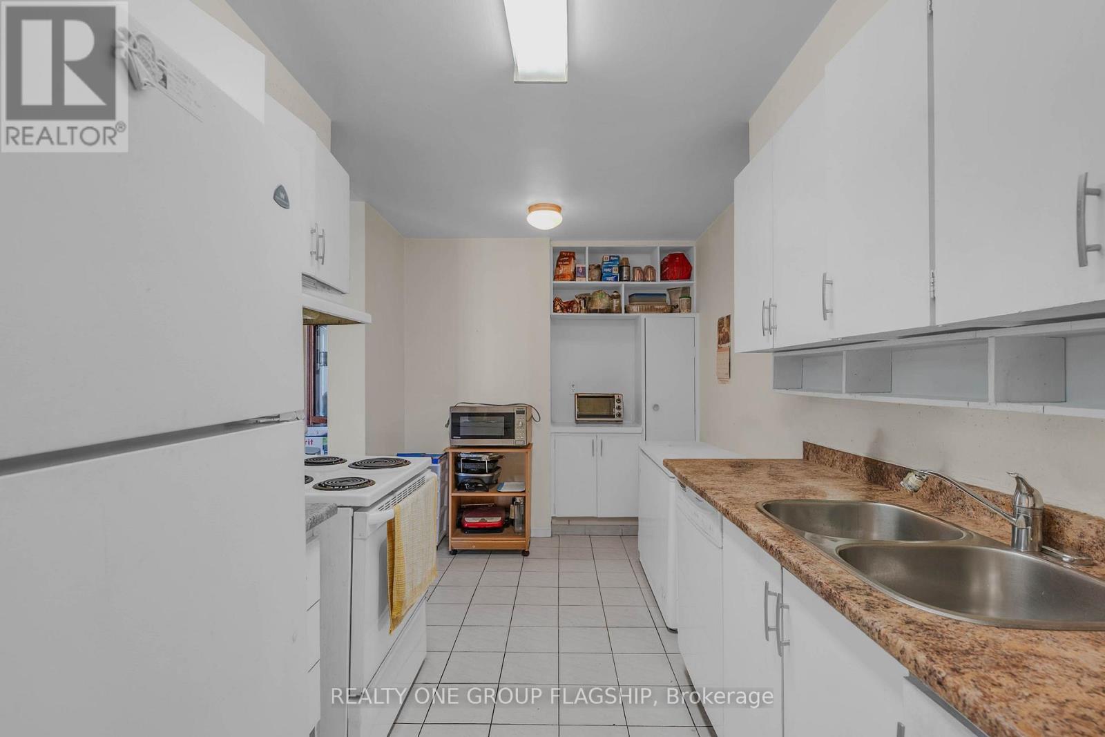 1401 - 61 Richview Road, Toronto, ON - Indoor Photo Showing Kitchen With Double Sink