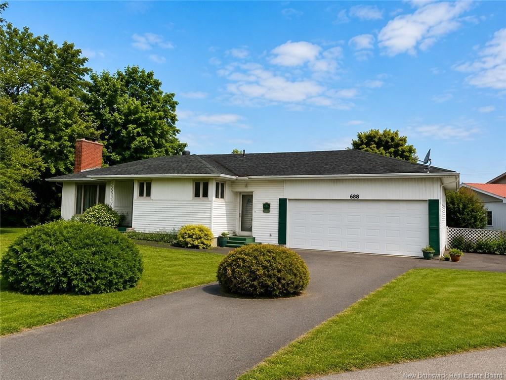 688 Eh Daigle Blvd, Grand-Sault/Grand Falls, NB