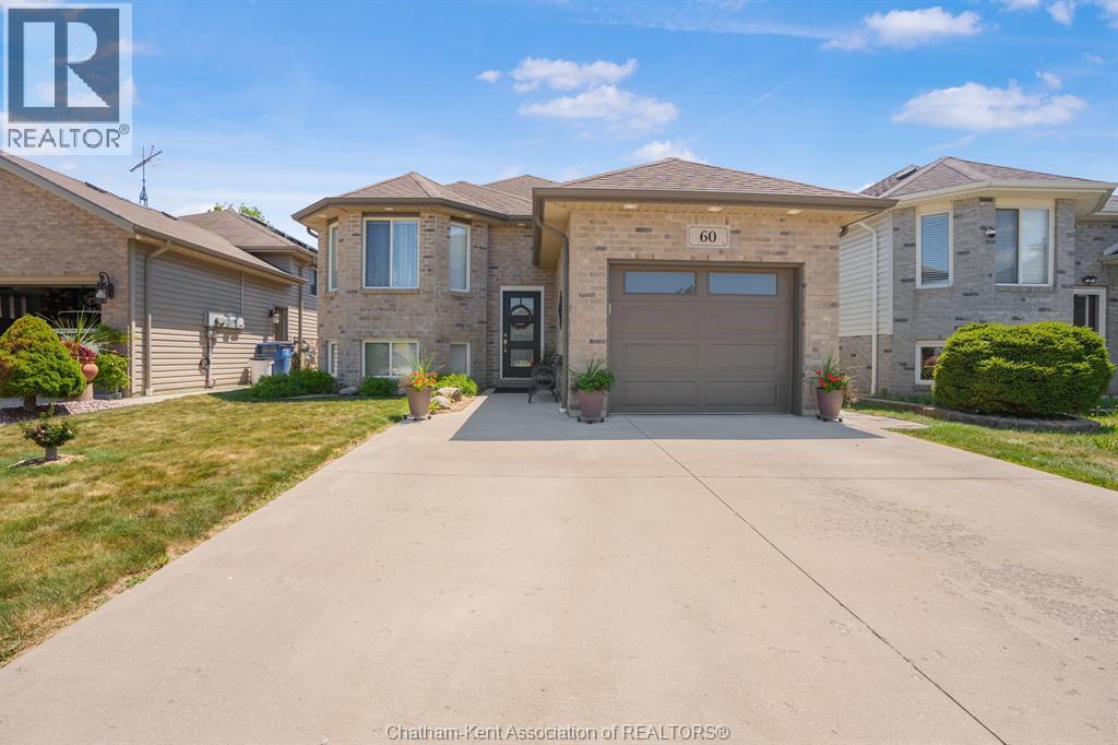 60 Manning Drive, Chatham, ON - Outdoor With Facade