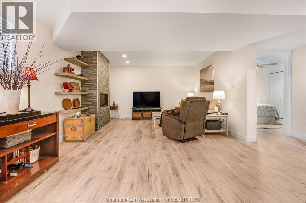 60 Manning Drive, Chatham, ON - Indoor