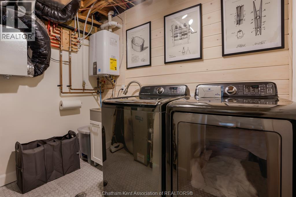 60 Manning Drive, Chatham, ON - Indoor Photo Showing Laundry Room