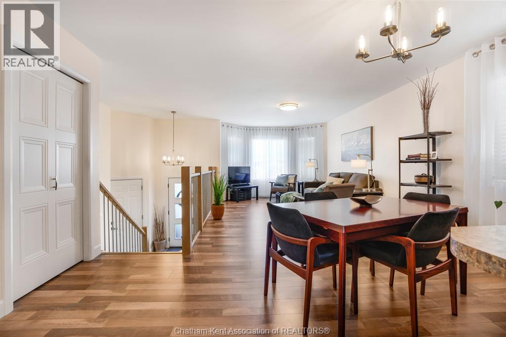60 Manning Drive, Chatham, ON - Indoor Photo Showing Dining Room
