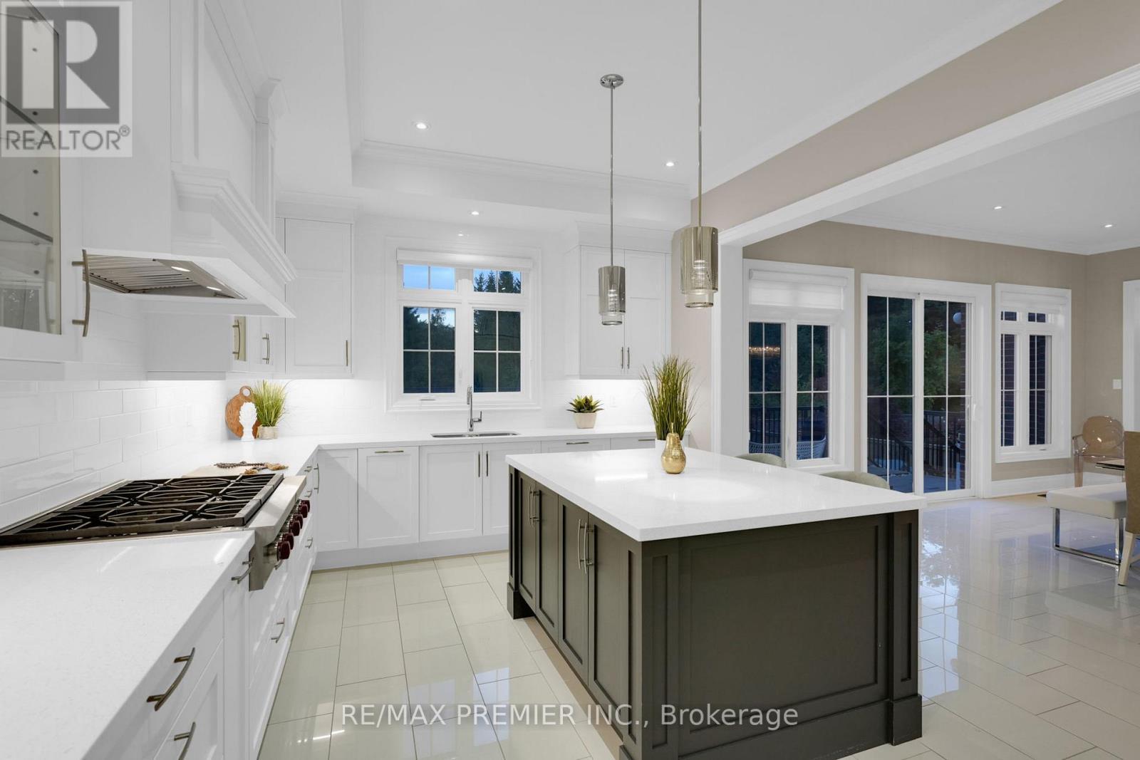 15 Peter Glass Road, King, ON - Indoor Photo Showing Kitchen With Upgraded Kitchen