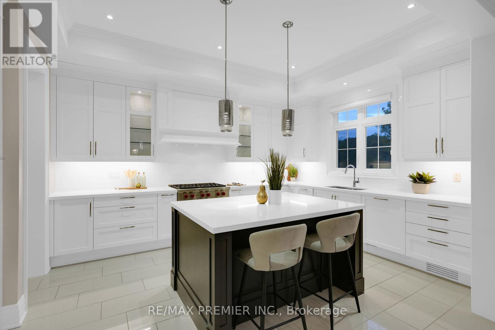15 Peter Glass Road, King, ON - Indoor Photo Showing Kitchen With Upgraded Kitchen