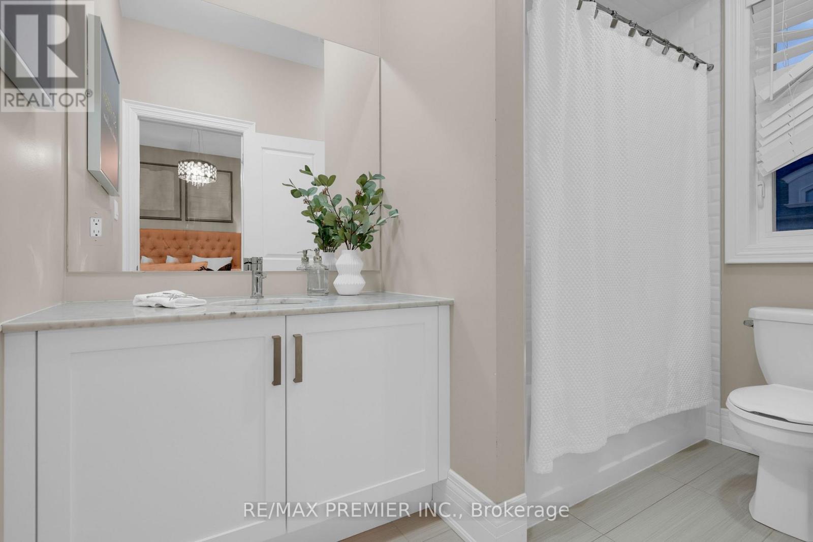 15 Peter Glass Road, King, ON - Indoor Photo Showing Bathroom