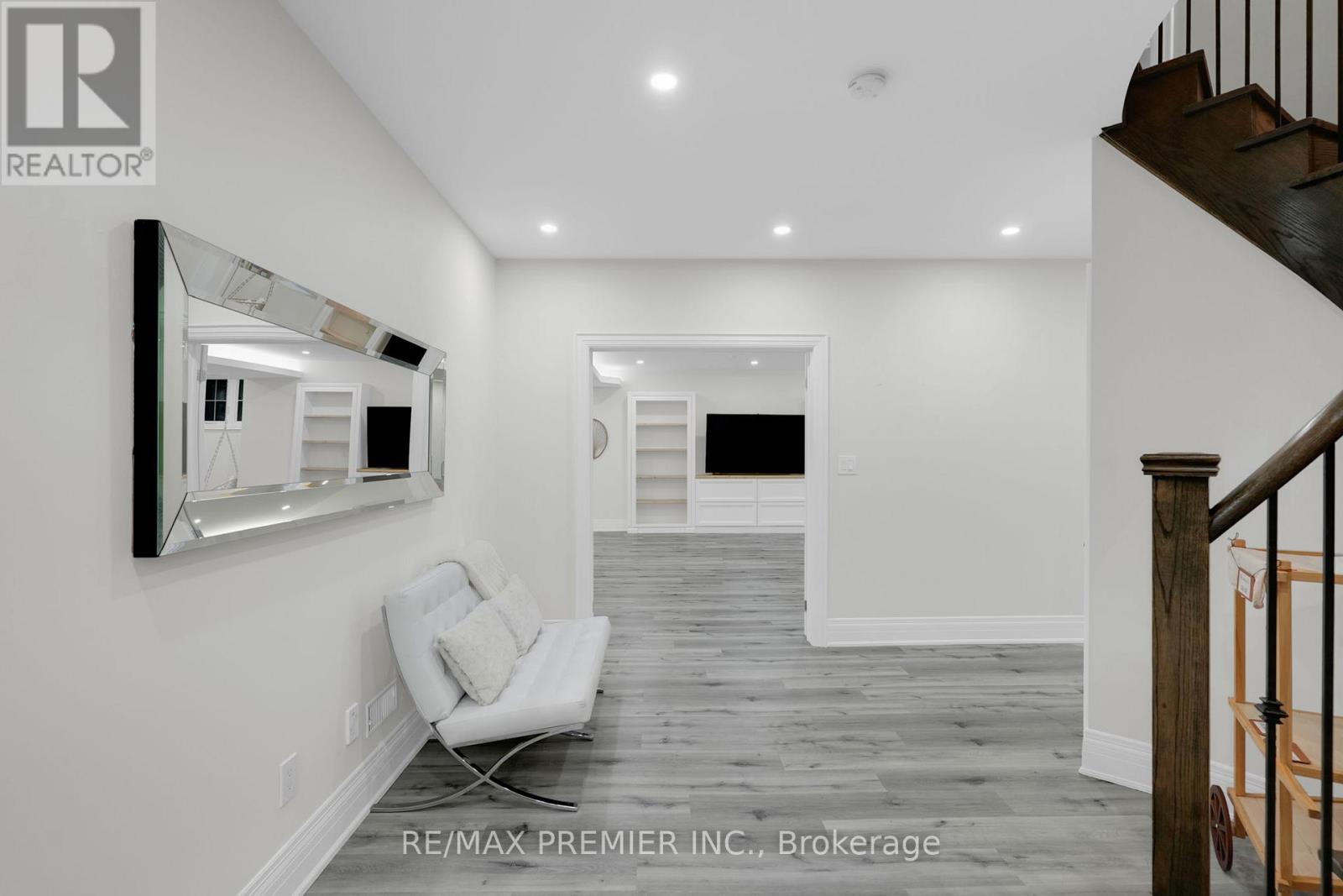 15 Peter Glass Road, King, ON - Indoor Photo Showing Other Room