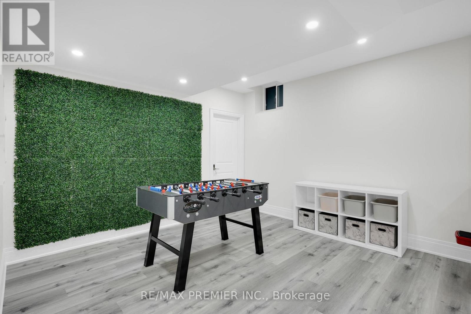 15 Peter Glass Road, King, ON - Indoor Photo Showing Other Room