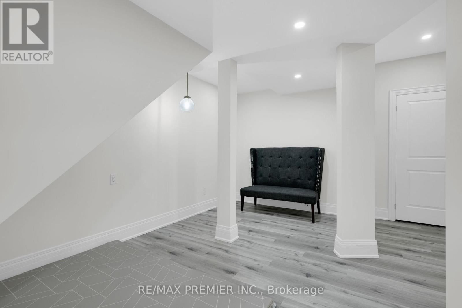 15 Peter Glass Road, King, ON - Indoor Photo Showing Other Room