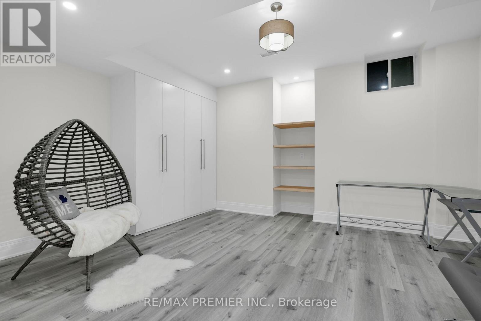 15 Peter Glass Road, King, ON - Indoor Photo Showing Other Room