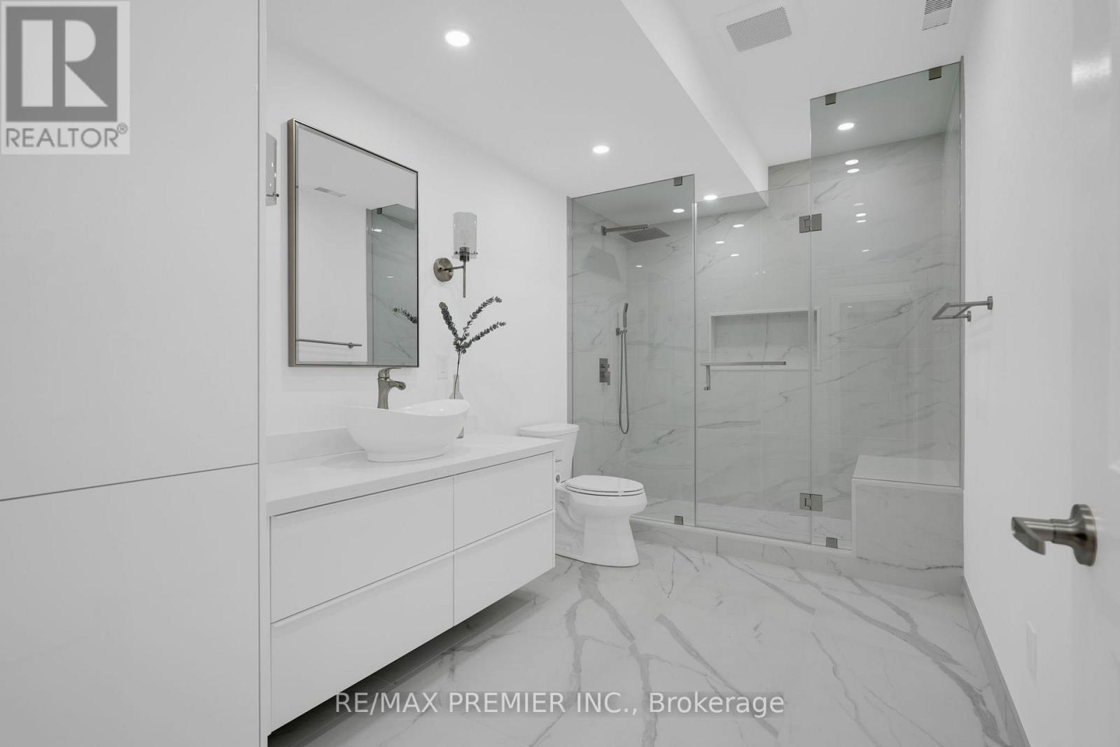 15 Peter Glass Road, King, ON - Indoor Photo Showing Bathroom