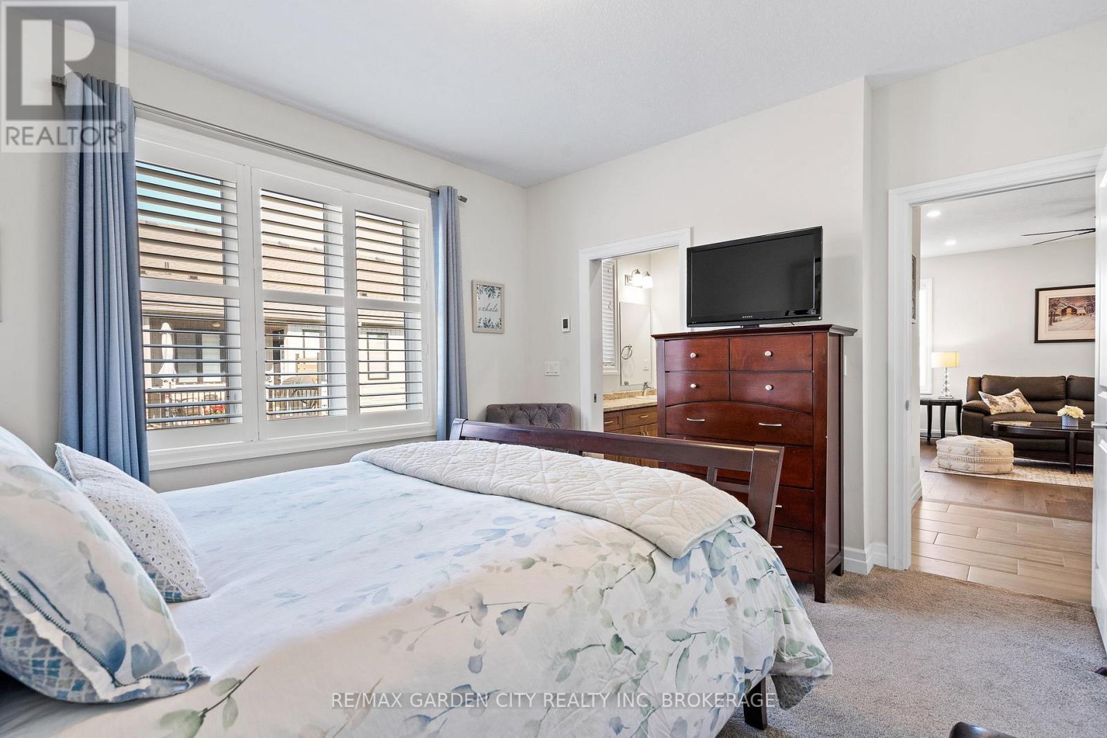 Primary Bedroom - 54 Borden Trail, Welland (Prince Charles), ON - Indoor Photo Showing Bedroom