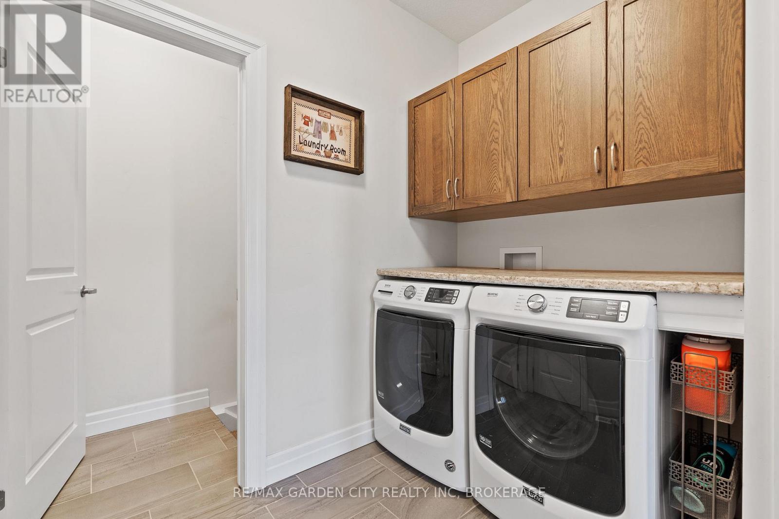 Main Floor LAundry - 54 Borden Trail, Welland (Prince Charles), ON - Indoor Photo Showing Laundry Room