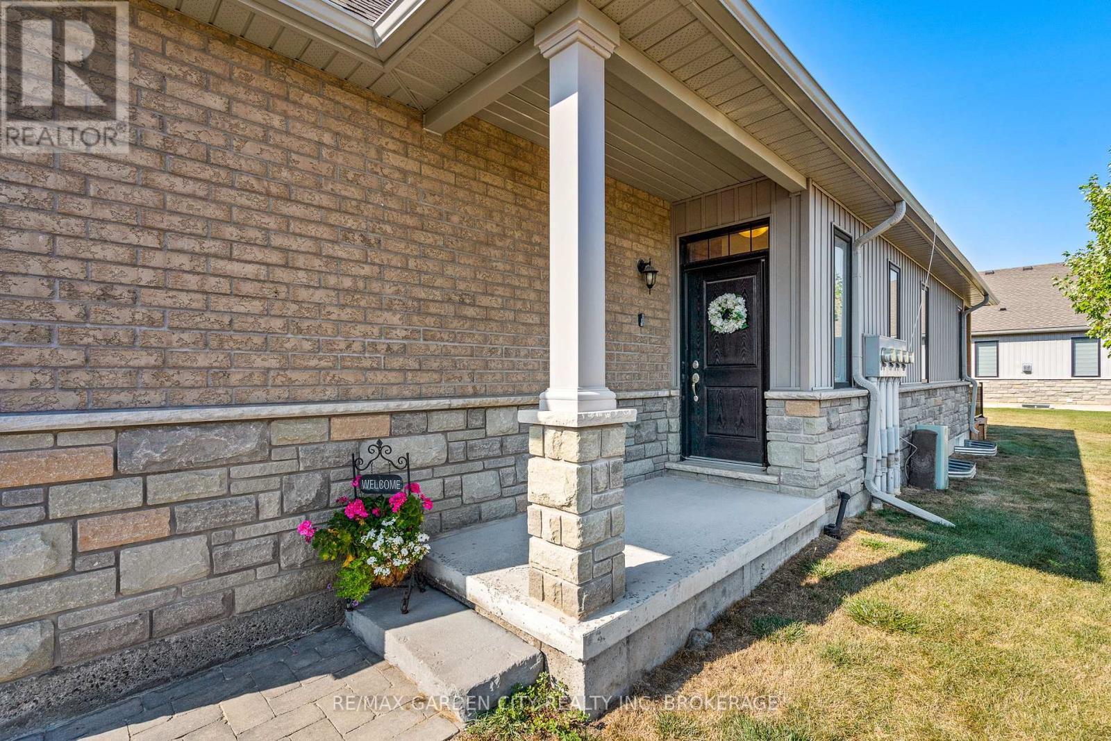 54 Borden Trail, Welland (Prince Charles), ON - Outdoor With Deck Patio Veranda