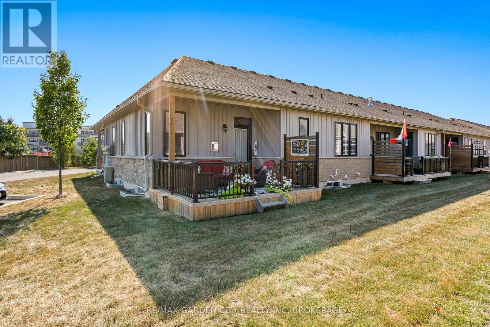 54 Borden Trail, Welland (Prince Charles), ON - Outdoor With Deck Patio Veranda