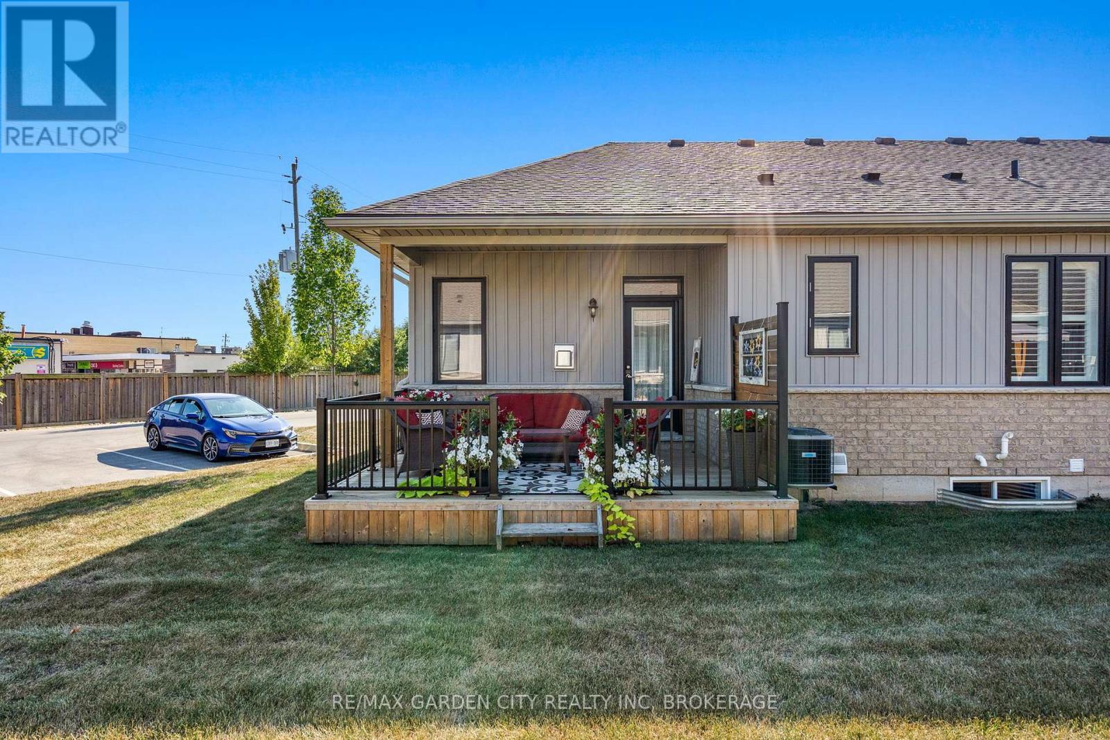 54 Borden Trail, Welland (Prince Charles), ON - Outdoor With Deck Patio Veranda