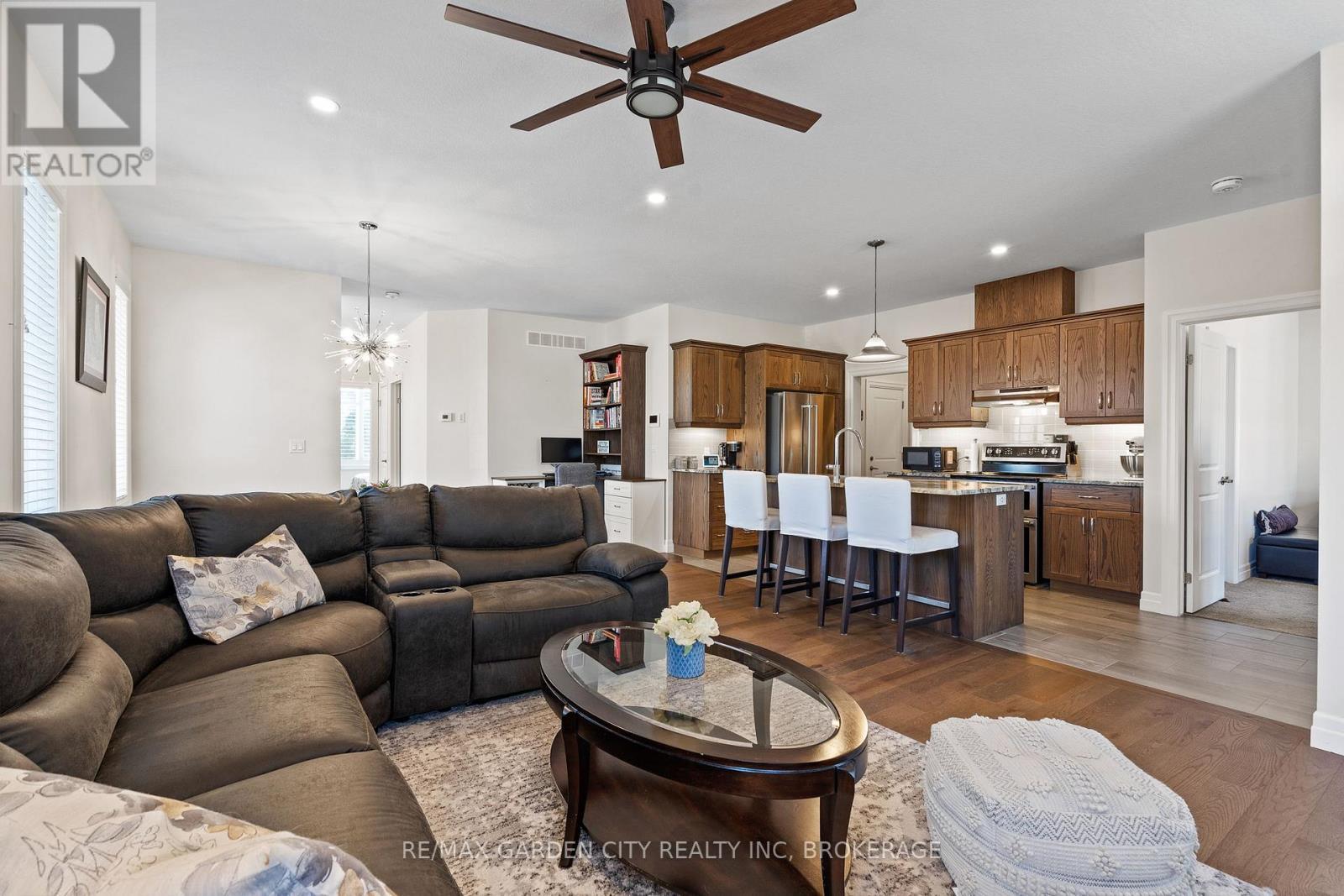 54 Borden Trail, Welland (Prince Charles), ON - Indoor Photo Showing Living Room