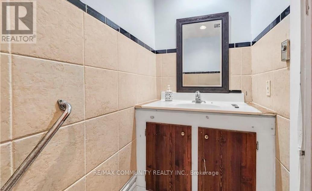 561 Gould Street, South Bruce Peninsula, ON - Indoor Photo Showing Bathroom
