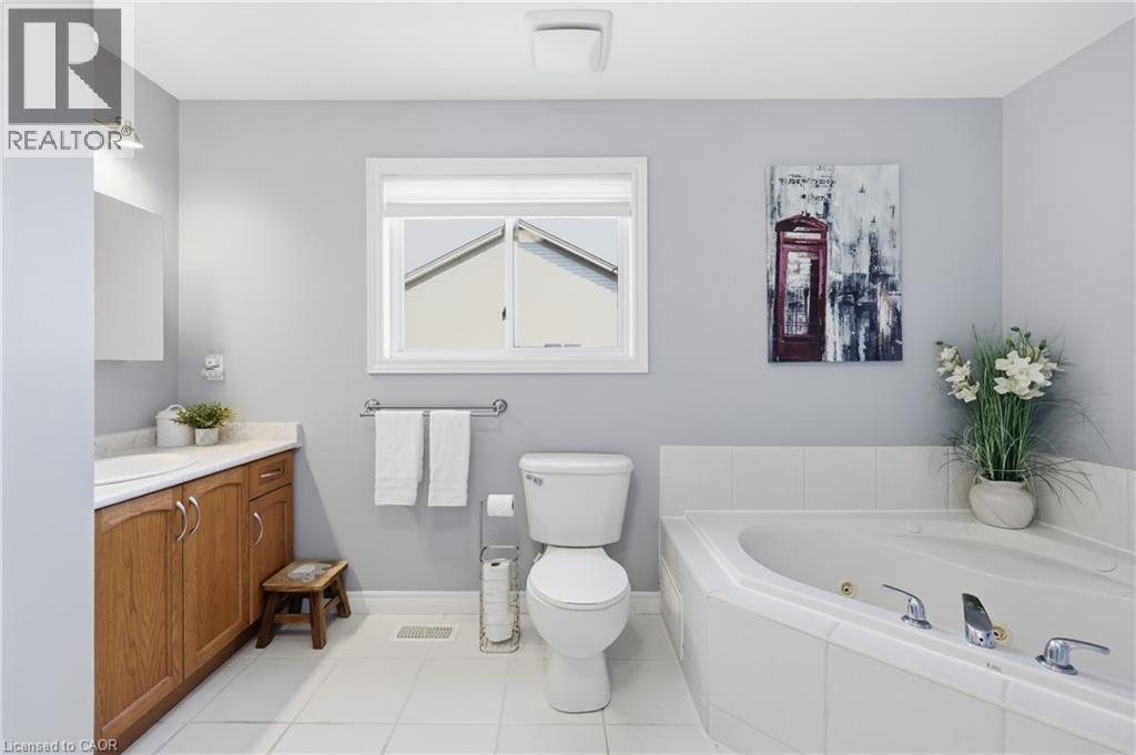 33 Jane Street, Smithville, ON - Indoor Photo Showing Bathroom