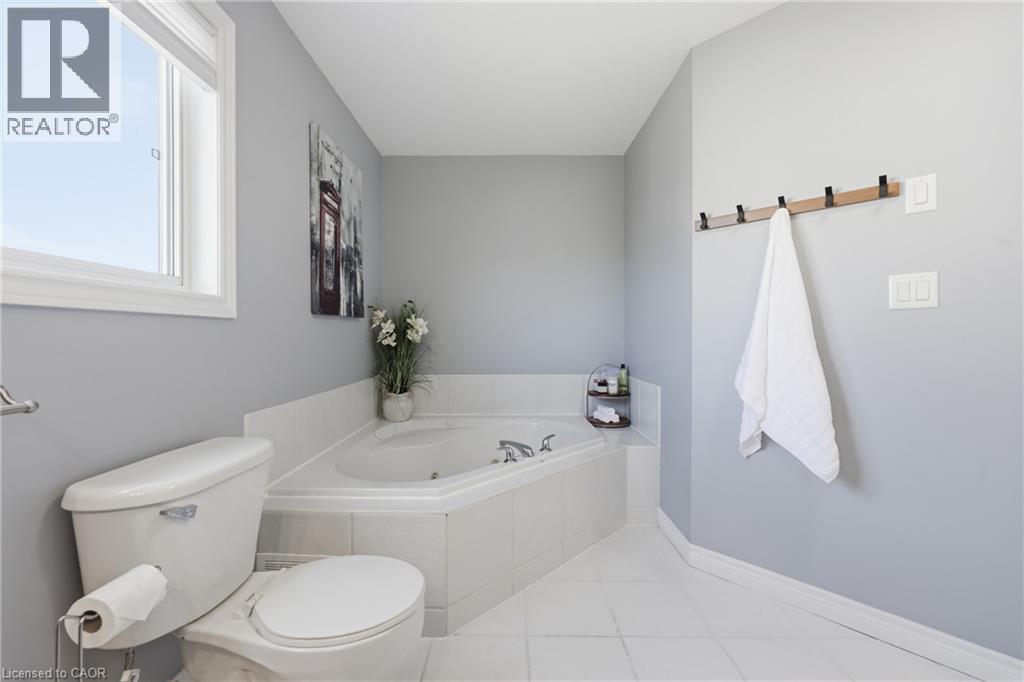 33 Jane Street, Smithville, ON - Indoor Photo Showing Bathroom