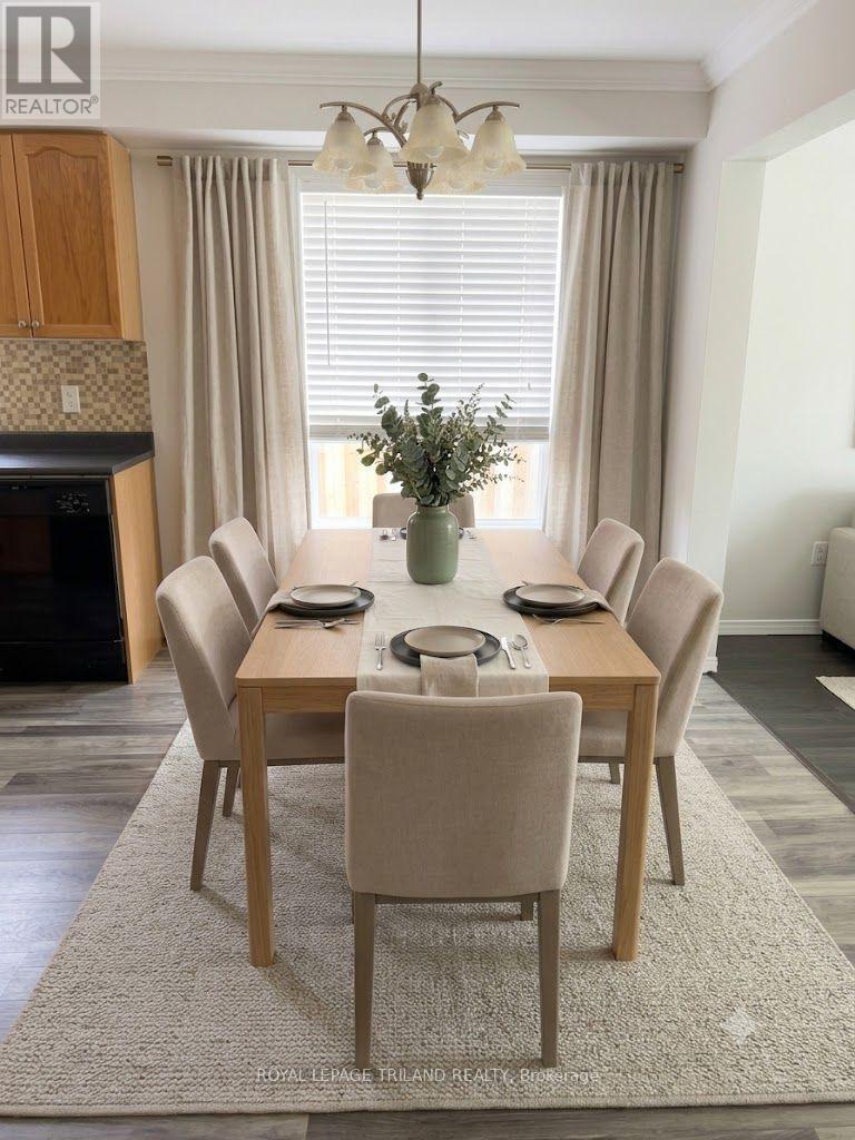 Virtually staged dining room - 1942 Bloom Crescent, London North (North C), ON - Indoor